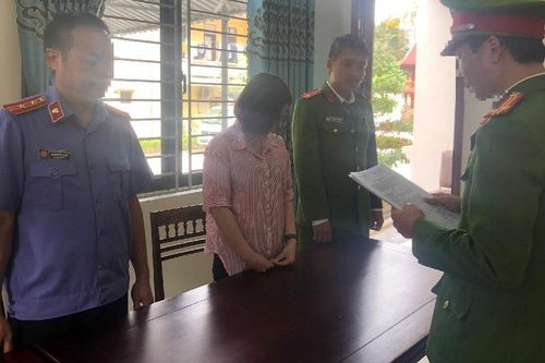 Nữ kế toán trường tiểu học tiếp tay hiệu trưởng 'rút ruột' gần 150 triệu đồng