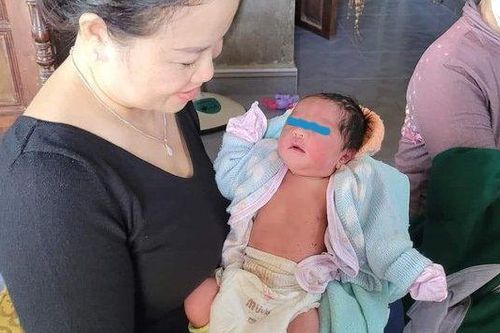 Thừa Thiên- Huế: Phát hiện bé trai sơ sinh bị bỏ rơi ở bụi tre
