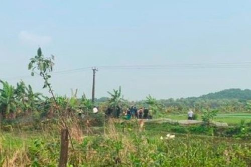 2 thi thể nam thanh niên nằm ở bờ ao khiến dân làng tá hỏa vội trình báo Công an