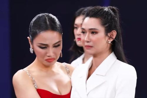 Á hậu Thủy Tiên bật khóc sau khi loại 'ngựa chiến' team Quỳnh Châu