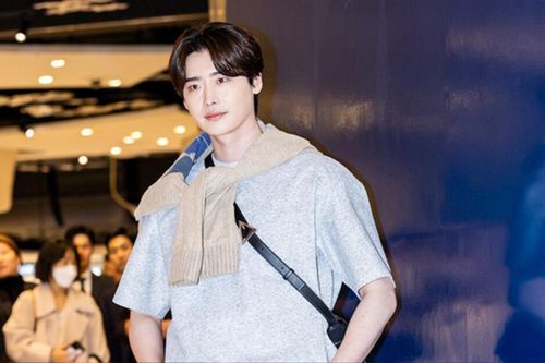 Chỉ một chi tiết nhỏ đã chứng minh Lee Jong Suk yêu IU đến nhường nào