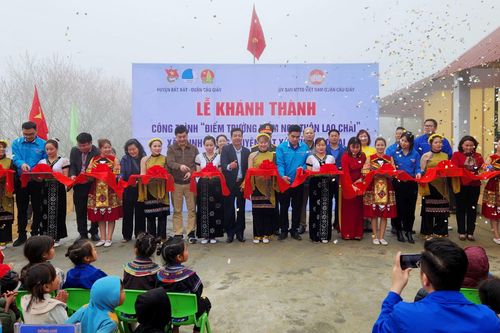 Bàn giao công trình 'Điểm trường biên cương'