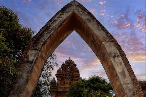 Hoa hậu quý bà Bích Hạnh đẹp tựa H'Hen Niê