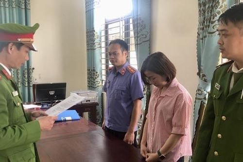 Kế toán 'giúp' hiệu trưởng tham ô tài sản
