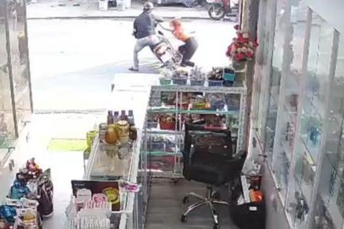 Vụ người phụ nữ giằng co với kẻ cướp: Công an Hóc Môn đã bắt được đối tượng