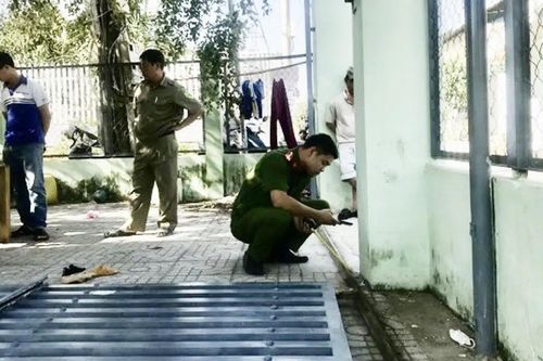 Công an điều tra vụ bé 4 tuổi bị cổng sắt đè tử vong