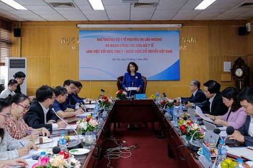 Thứ trưởng Bộ Y tế: Chú trọng nâng cao chất lượng đào tạo nhân lực y dược học cổ truyền