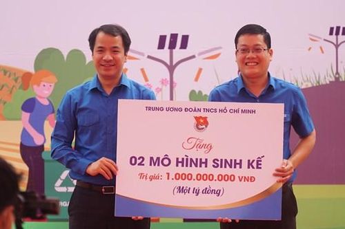Ra quân ngày cao điểm 'Tình nguyện chung tay xây dựng nông thôn mới'