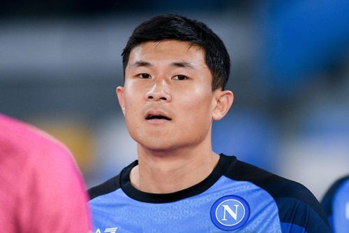 Sao Hàn Quốc được khen là trung vệ hay nhất thế giới