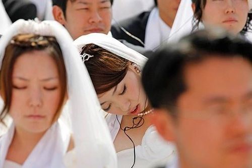 Từ bỏ cầu duyên, chỉ đi chùa xin tiền tài