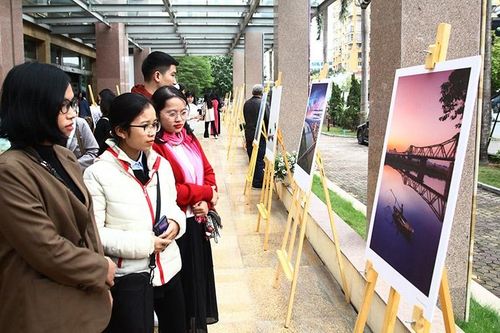 Chia sẻ tư liệu, ký ức về di sản