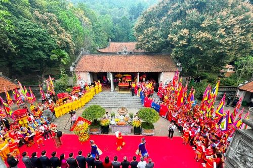 Trao Bằng công nhận Di sản văn hóa phi vật thể quốc gia cho Lễ hội Đền Bà Triệu