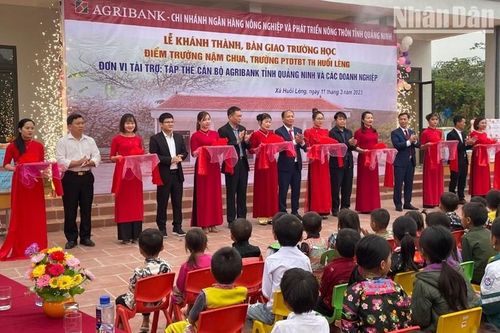 Học sinh nghèo điểm trường Nậm Chua có phòng học mới