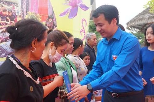 Ra quân cao điểm 'Tình nguyện chung tay xây dựng nông thôn mới' năm 2023