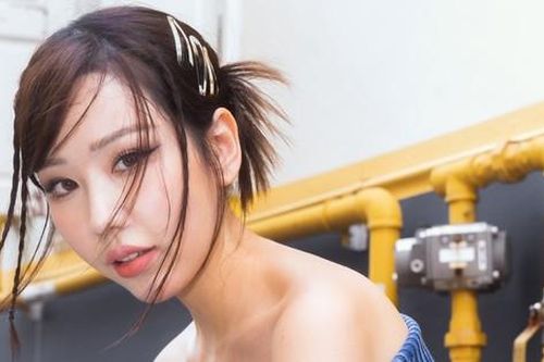 MIN gây chú ý khi song ca cùng hiện tượng âm nhạc quốc tế nhưng nhan sắc 'khác lạ' mới đáng bàn