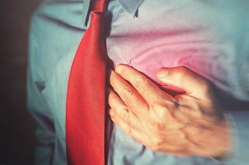 Ngực và lưng đau kiểu này, tế bào ung thư đang 'kích động'