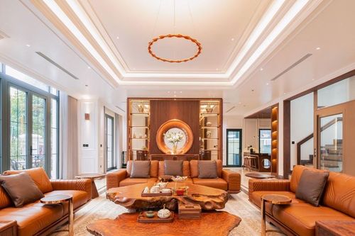 Căn biệt thự mang phong cách phóng khoáng pha lẫn nét cổ điển từ vật liệu gỗ óc chó, da bò tự nhiên và đá