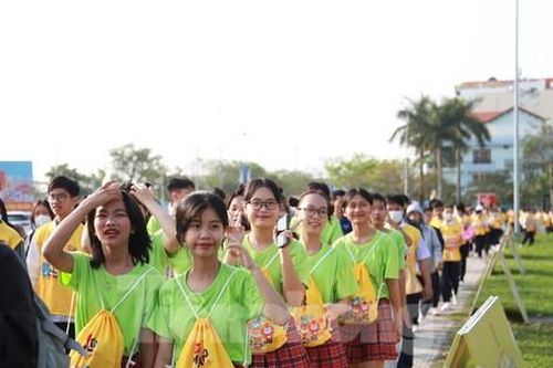 Hơn 1.500 học sinh Đà Nẵng đi bộ gây quỹ tiếp sức bạn đến trường