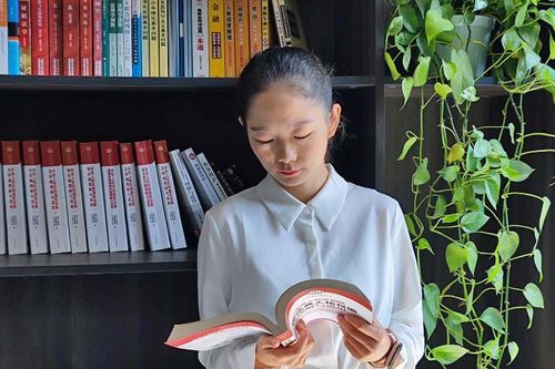 Nghị lực phi thường của nữ luật sư khiếm thính đầu tiên ở đất nước tỷ dân