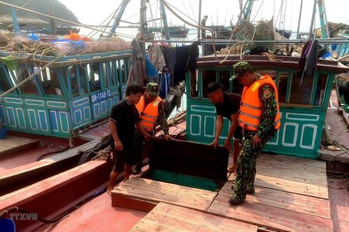 Bộ đội Biên phòng Quảng Ninh bắt 6 tàu khai thác thủy sản trái phép