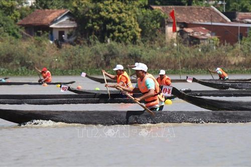 Lễ hội Cà phê Buôn Ma Thuột lần thứ 8: Sôi nổi Hội đua thuyền độc mộc huyện Lắk