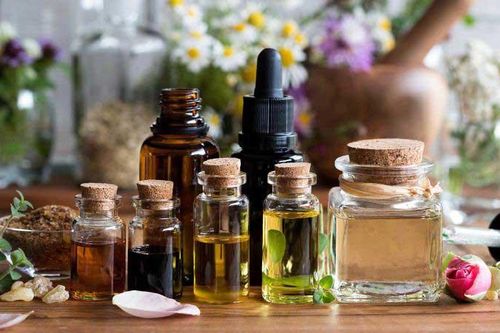 Tinh dầu giúp khắc phục tình trạng tóc khô