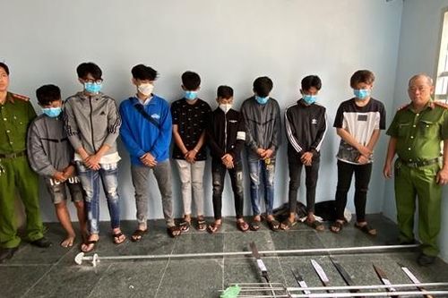 Ngăn chặn nhóm 'trẻ trâu' mang hung khí hẹn nhau hỗn chiến