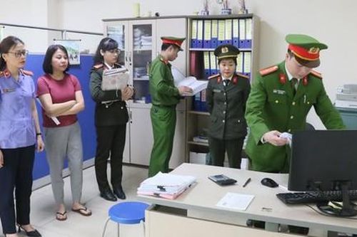 Bắt giám đốc và phó giám đốc công ty 'làm xiếc' trên những gói thầu thiết bị giáo dục