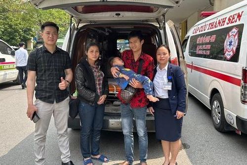 Sức khỏe hiện tại của cậu bé 2 tuổi bị trâu húc từng hôn mê sâu, phải thở máy giờ ra sao?