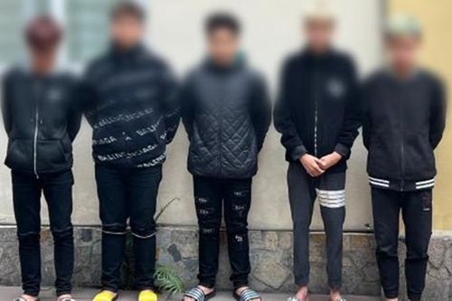 Hà Nội: Bắt giữ nhóm đối tượng cướp xe máy người đi đường
