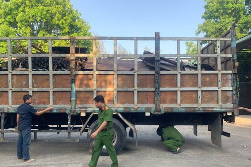 Bắt quả tang nhóm nghi can lừa đảo khi thu mua phế liệu tại Đồng Nai