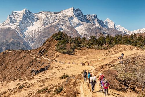 Nepal cấm hoạt động du lịch đi bộ đường dài tự túc