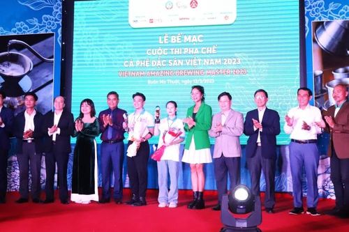 Trương Thị Thiện và Phạm Ngọc Thạch giành giải Nhất Cuộc thi pha chế cà-phê đặc sản Việt Nam năm 2023