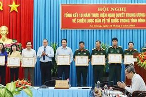 Tỉnh ủy An Giang; Tỉnh ủy Bình Định: Tổng kết 10 năm thực hiện Nghị quyết Trung ương 8, khóa XI