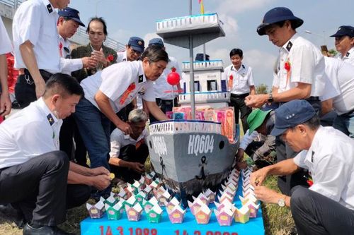 Dâng hương, tưởng niệm 35 năm sự kiện Gạc Ma