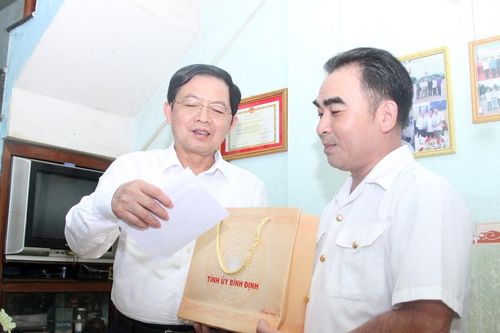 Bí thư Tỉnh ủy Bình Định gặp gỡ cựu binh mở quán phở 'Gạc Ma - Trường Sa'