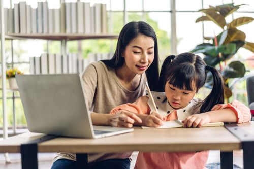 Cuộc đua thành tích của… phụ huynh