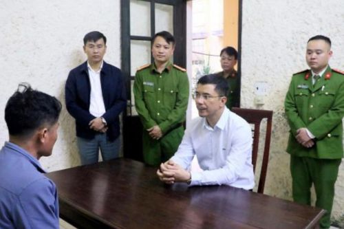 Khởi tố tài xế tông xe vào cảnh sát giao thông khi bị kiểm tra nồng độ cồn