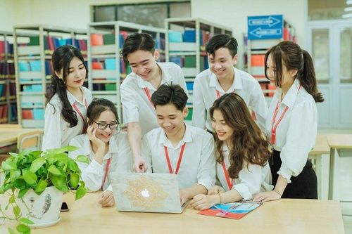 Việc làm cho sinh viên sư phạm: Đặt hàng = tuyển dụng?