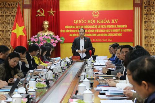 Giám sát thực hiện chương trình, sách giáo khoa mới tại Hưng Yên
