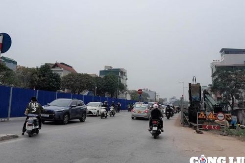 Hà Nội: Tiếp tục rào chắn đường Âu Cơ phục vụ thi công dự án