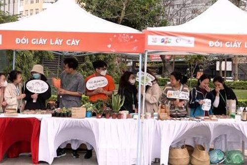 'Đổi rác lấy cây', lan tỏa lối sống xanh
