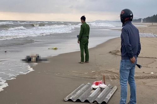 Phát hiện thi thể nghi là người nước ngoài trôi dạt vào bãi biển Đại Tiến