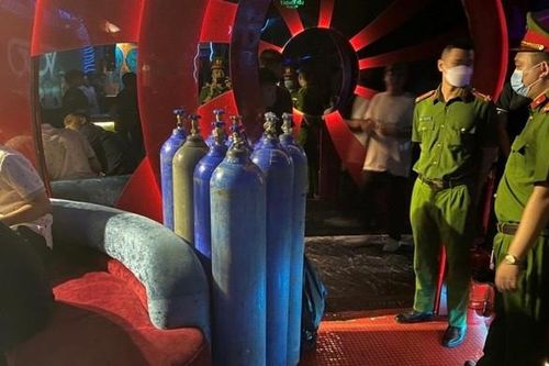 Nhân viên quán bar Heyo Clup có hành vi chống đối công an
