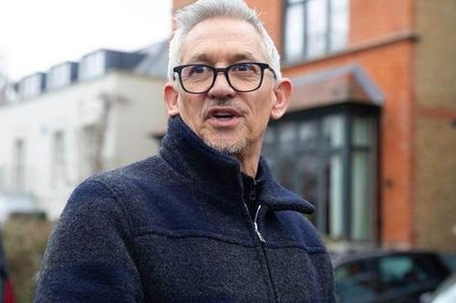 Cựu danh thủ Anh Gary Lineker mất việc ở BBC vì tweet chỉ trích chính phủ