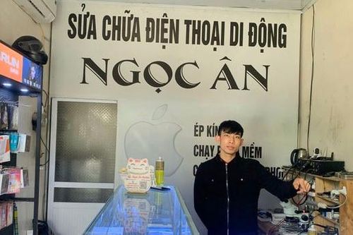 Thanh niên đột nhập cửa hàng trộm 7 điện thoại iPhone lúc nửa đêm