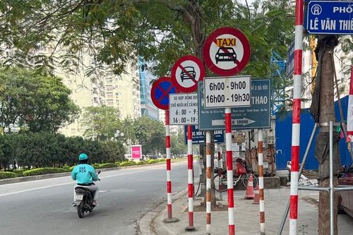 Hà Nội lên phương án dỡ biển cấm taxi trên nhiều tuyến phố