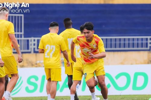 Chuyện tuyển thủ phục vụ đội nhà và đội tuyển