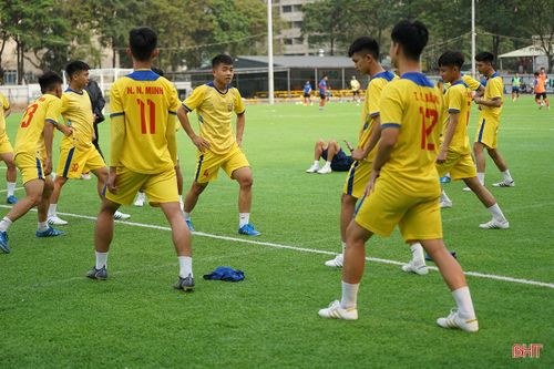 U17 Hồng Lĩnh Hà Tĩnh tích cực tập luyện cho trận gặp TP Hồ Chí Minh