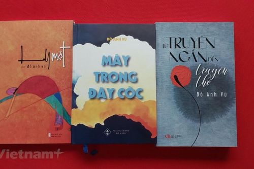 'Mây trong đáy cốc': Góc nhìn mới mẻ về những 'tượng đài' thi ca